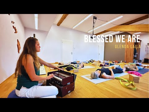 Glenda Laila - Blessed we are - Yoga mit live Musik